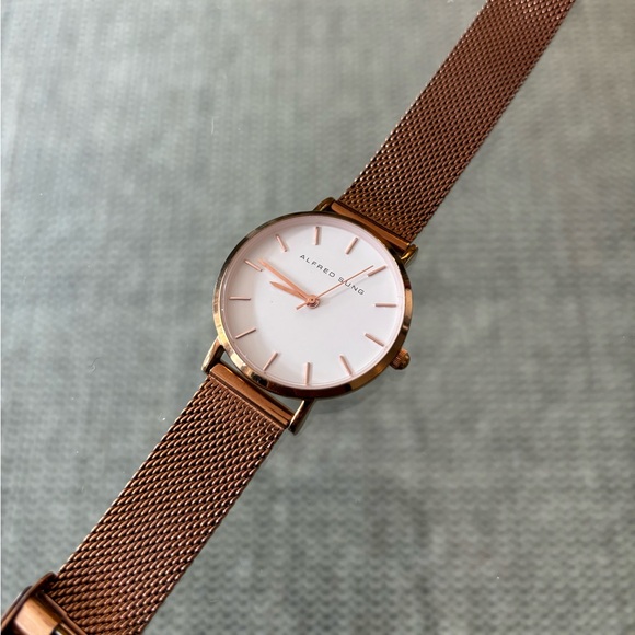 Alfred Sung rose gold watch - Picture 3 of 4